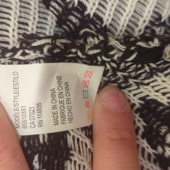 Women's RD Style Black and White Geometric Printed Poncho Style Cardigan, Size M - Picture 3 of 9